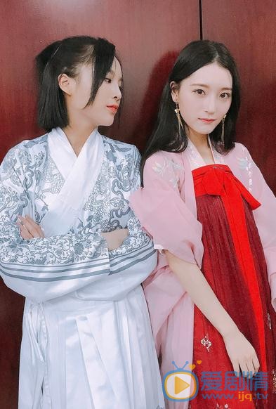 谢蕾蕾与人合照 谢蕾蕾高清写真_谢蕾蕾高清剧照