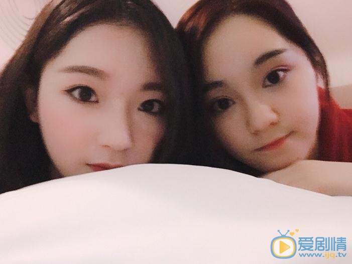谢蕾蕾与人合照 谢蕾蕾高清写真_谢蕾蕾高清剧照