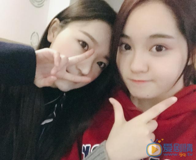 谢蕾蕾与人合照 谢蕾蕾高清写真_谢蕾蕾高清剧照