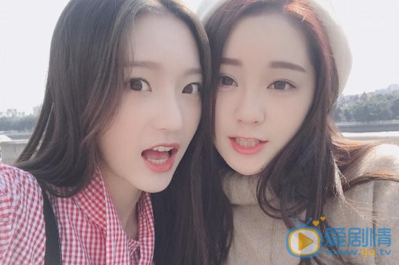 谢蕾蕾与人合照 谢蕾蕾高清写真_谢蕾蕾高清剧照