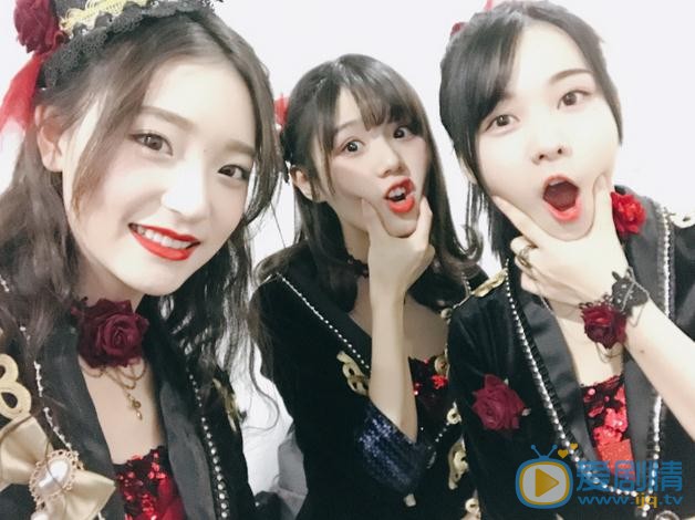 谢蕾蕾与人合照 谢蕾蕾高清写真_谢蕾蕾高清剧照