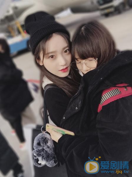 谢蕾蕾与人合照 谢蕾蕾高清写真_谢蕾蕾高清剧照