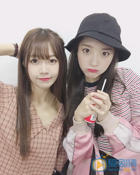 谢蕾蕾与人合照 谢蕾蕾高清写真_谢蕾蕾高清剧照