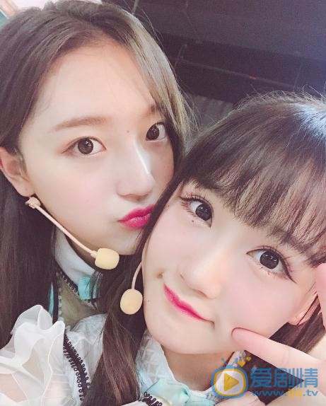 谢蕾蕾与人合照 谢蕾蕾高清写真_谢蕾蕾高清剧照