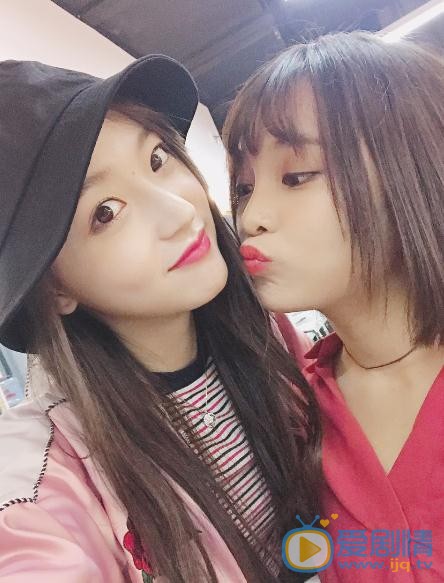 谢蕾蕾与人合照 谢蕾蕾高清写真_谢蕾蕾高清剧照