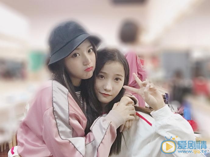 谢蕾蕾与人合照 谢蕾蕾高清写真_谢蕾蕾高清剧照