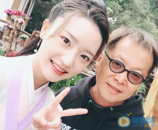 谢蕾蕾与人合照 谢蕾蕾高清写真_谢蕾蕾高清剧照