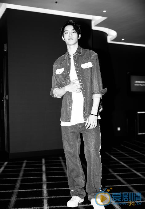 曹佑宁街拍照 曹佑宁高清写真_曹佑宁高清剧照