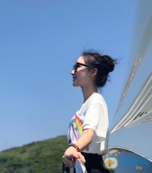 黄露露随性街拍 黄露露高清写真_黄露露高清剧照