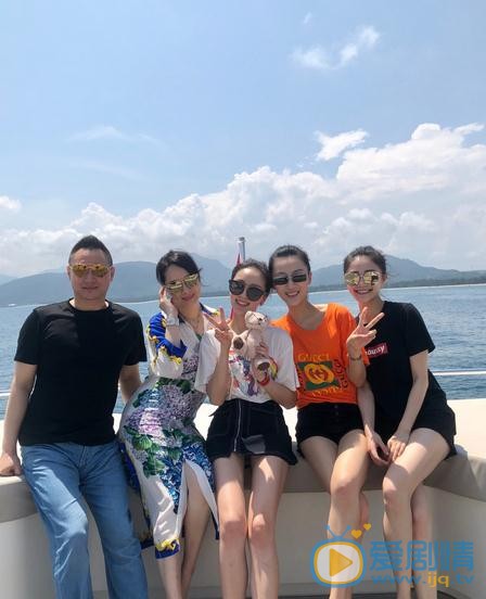 黄露露与人合照 黄露露高清写真_黄露露高清剧照