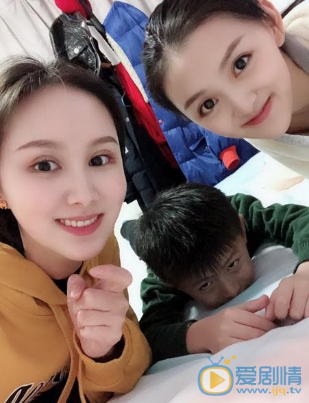 黄露露与人合照 黄露露高清写真_黄露露高清剧照