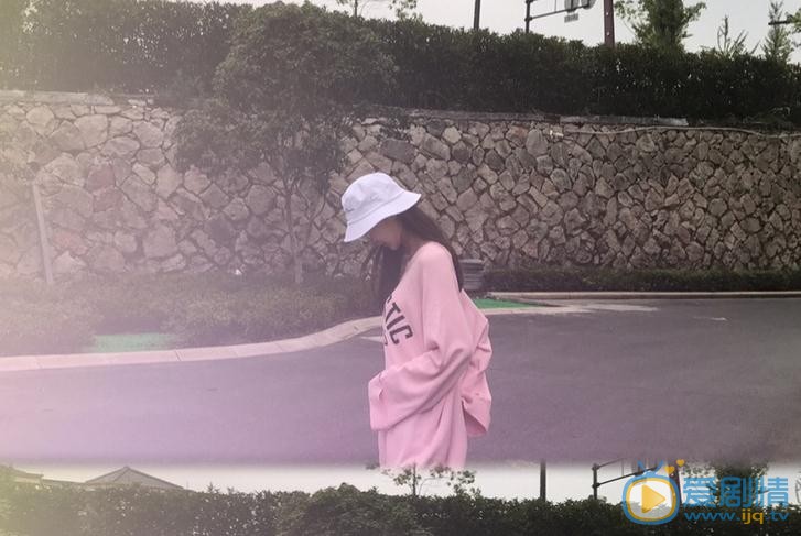 黄露露随性街拍 黄露露高清写真_黄露露高清剧照