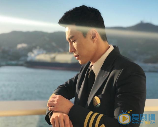王冠逸西装写真 王冠逸高清写真_王冠逸高清剧照