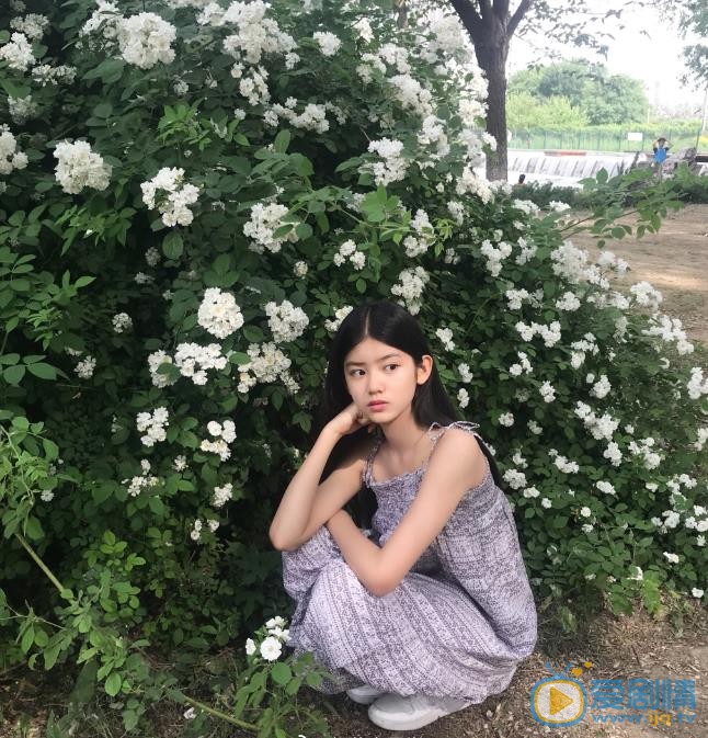 赵蕴卓唯美街拍 赵蕴卓高清写真_赵蕴卓高清剧照