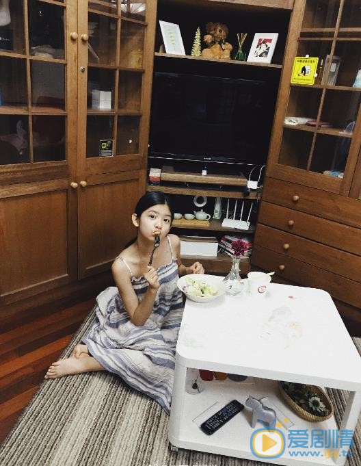 赵蕴卓唯美街拍 赵蕴卓高清写真_赵蕴卓高清剧照
