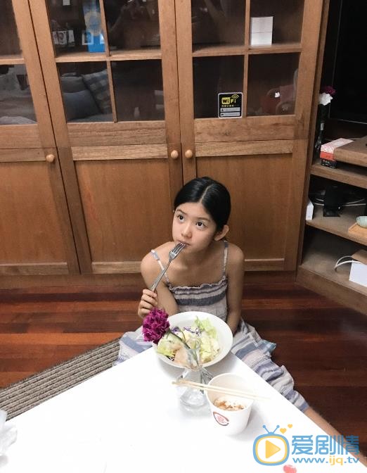 赵蕴卓唯美街拍 赵蕴卓高清写真_赵蕴卓高清剧照