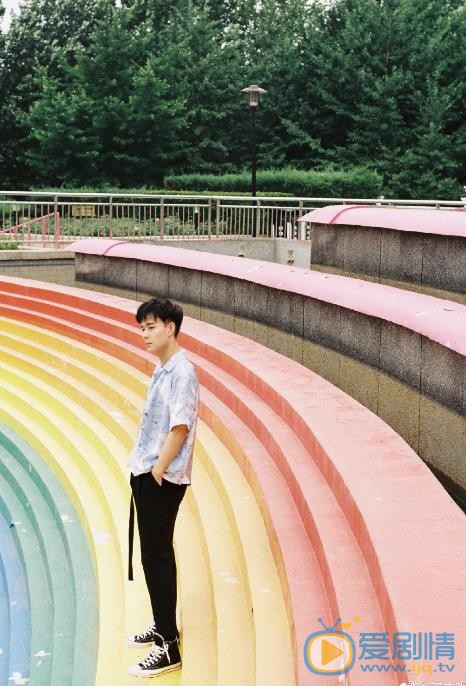 董成明白衣帅气写真 董成明高清写真_董成明高清剧照