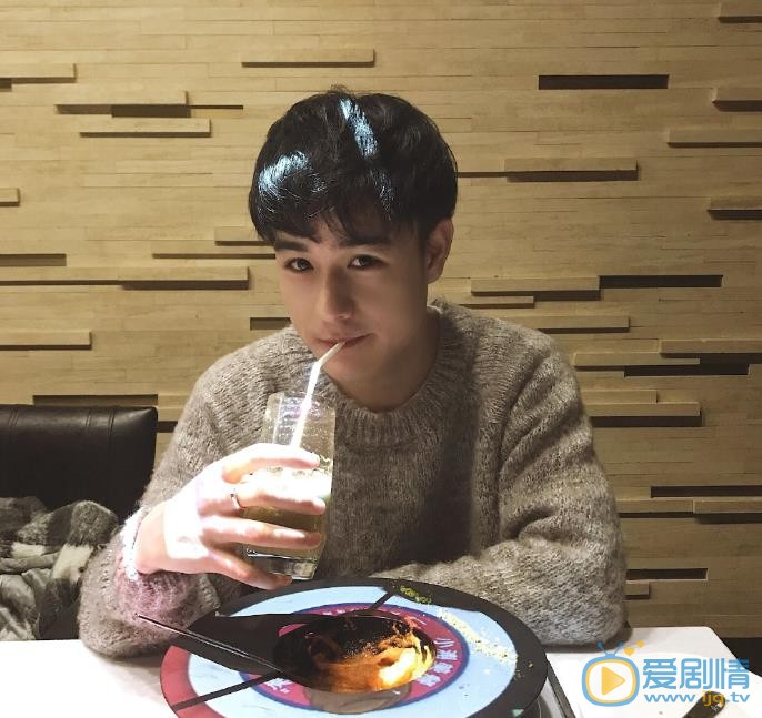 董成明生活照 董成明高清写真_董成明高清剧照