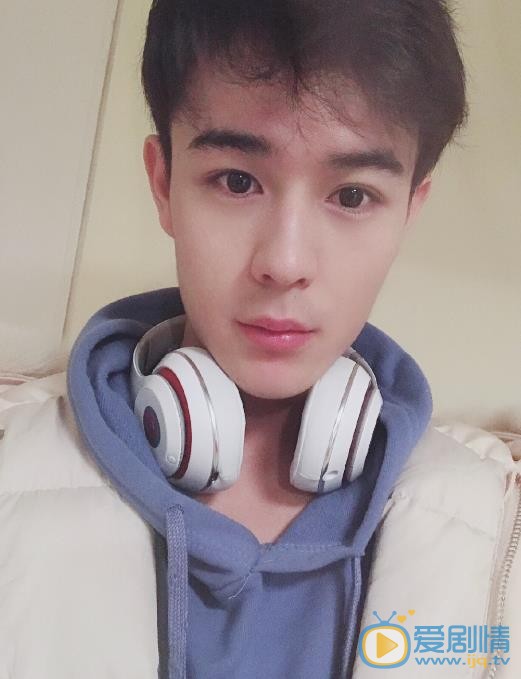 董成明生活照 董成明高清写真_董成明高清剧照
