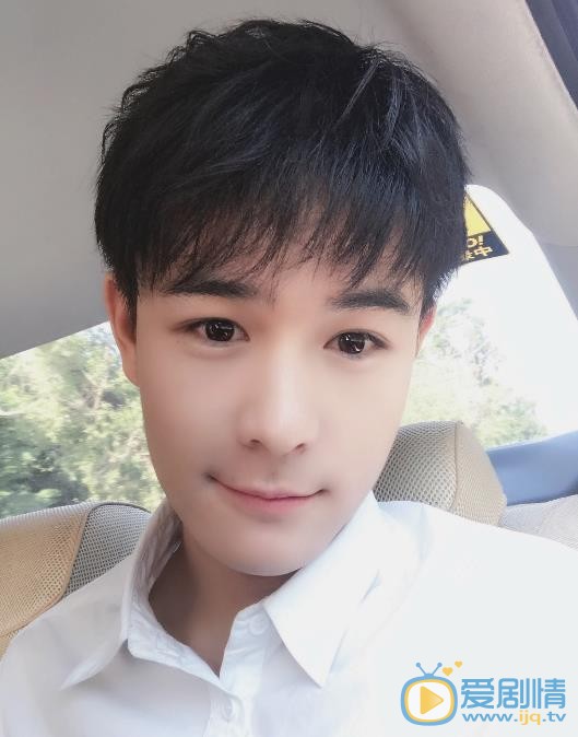 董成明生活照 董成明高清写真_董成明高清剧照