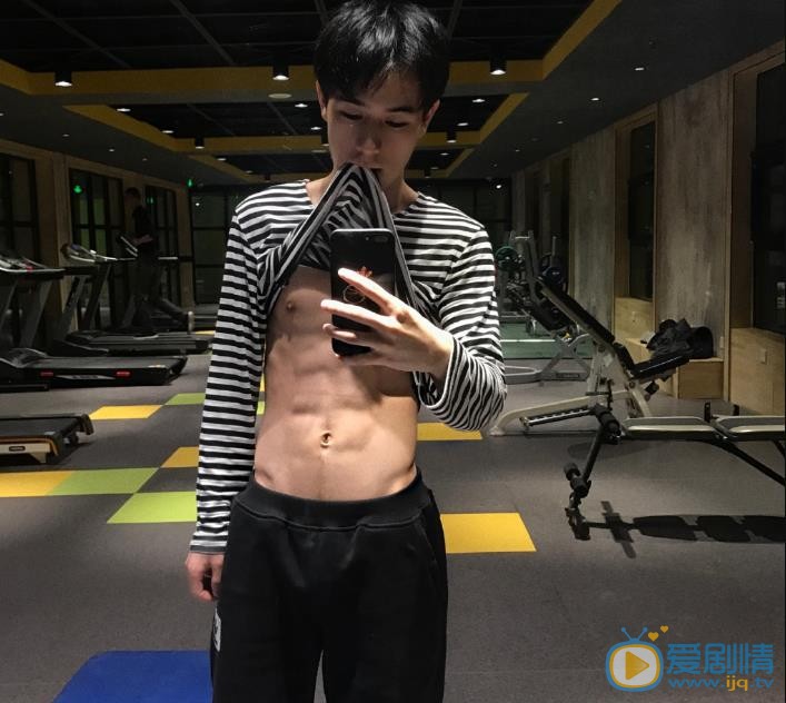 董成明生活照 董成明高清写真_董成明高清剧照