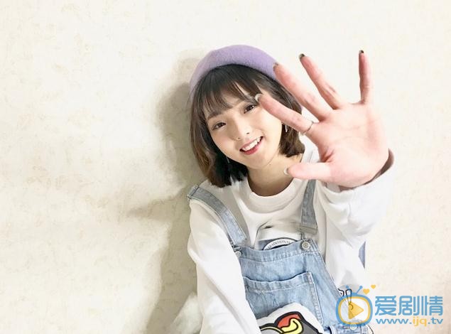 强东玥与人合照 强东玥高清写真_强东玥高清剧照