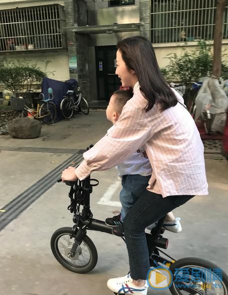 赵荀家人照 赵荀高清写真_赵荀高清剧照