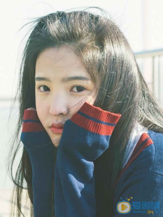 章若楠制服写真 章若楠高清写真_章若楠高清剧照