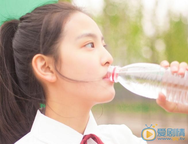 章若楠制服写真 章若楠高清写真_章若楠高清剧照