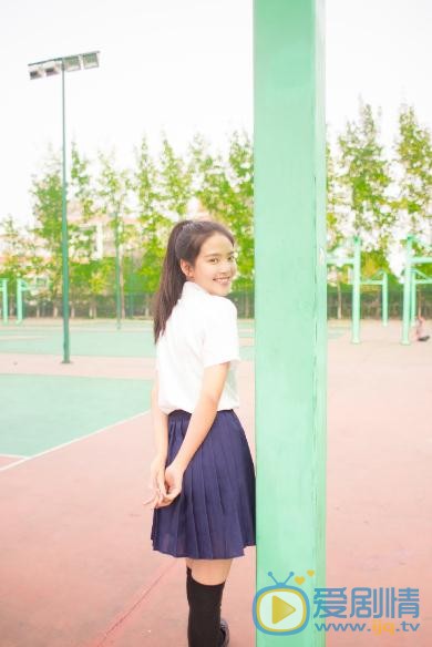 章若楠制服写真 章若楠高清写真_章若楠高清剧照