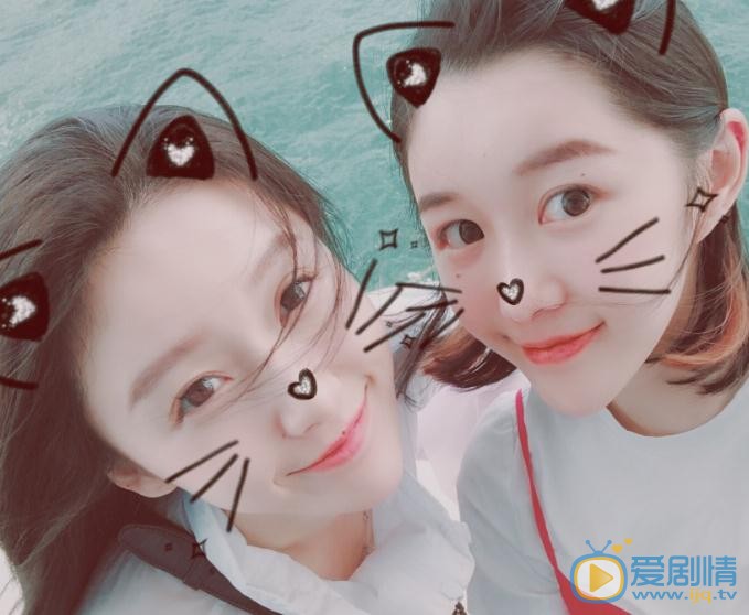 文吉儿与人合照 文吉儿高清写真_文吉儿高清剧照