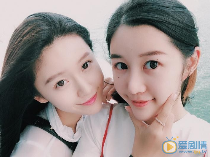 文吉儿与人合照 文吉儿高清写真_文吉儿高清剧照