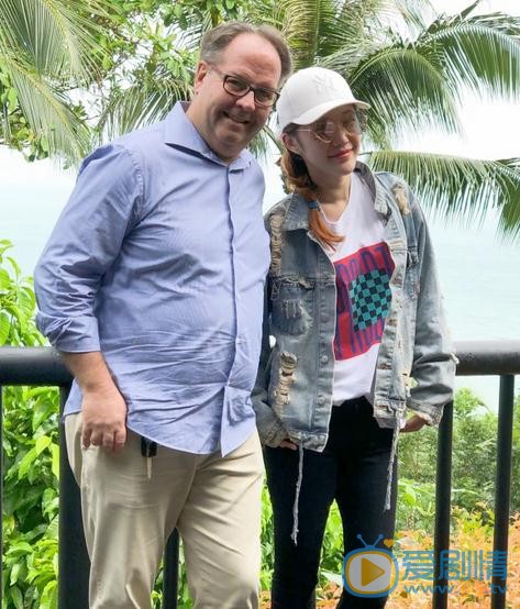 文吉儿与人合照 文吉儿高清写真_文吉儿高清剧照