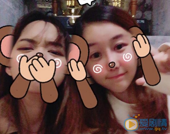 文吉儿与人合照 文吉儿高清写真_文吉儿高清剧照