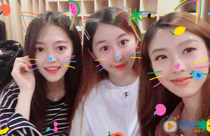 文吉儿与人合照 文吉儿高清写真_文吉儿高清剧照