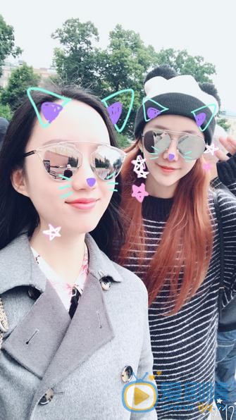 文吉儿与人合照 文吉儿高清写真_文吉儿高清剧照
