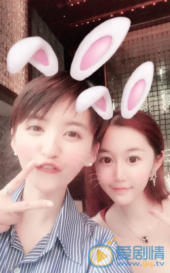 文吉儿与人合照 文吉儿高清写真_文吉儿高清剧照