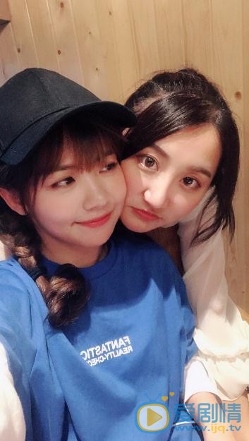 赖美云与人合照 赖美云高清写真_赖美云高清剧照