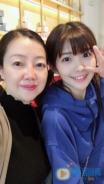 赖美云与人合照 赖美云高清写真_赖美云高清剧照