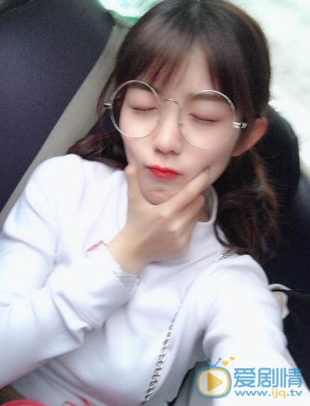 赖美云与人合照 赖美云高清写真_赖美云高清剧照