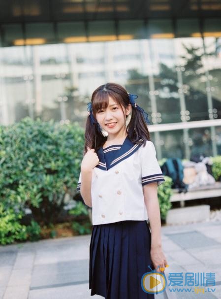 赖美云制服写真 赖美云高清写真_赖美云高清剧照