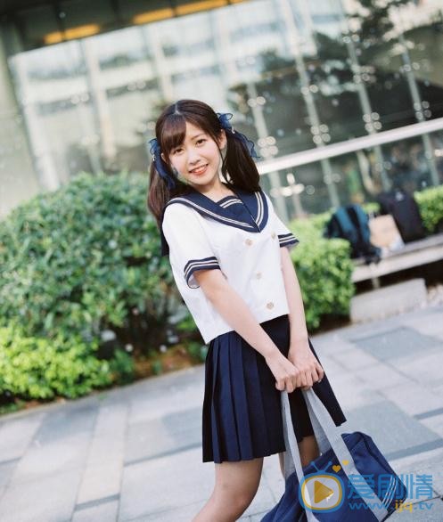赖美云制服写真 赖美云高清写真_赖美云高清剧照
