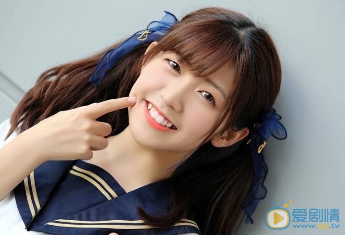 赖美云制服写真 赖美云高清写真_赖美云高清剧照
