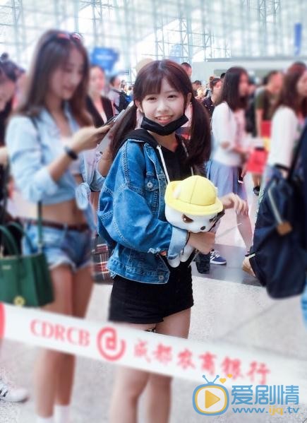 赖美云机场照 赖美云高清写真_赖美云高清剧照