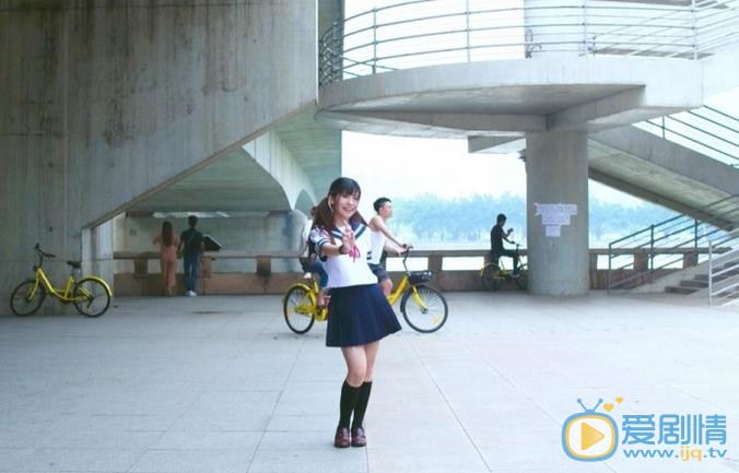 赖美云制服写真 赖美云高清写真_赖美云高清剧照