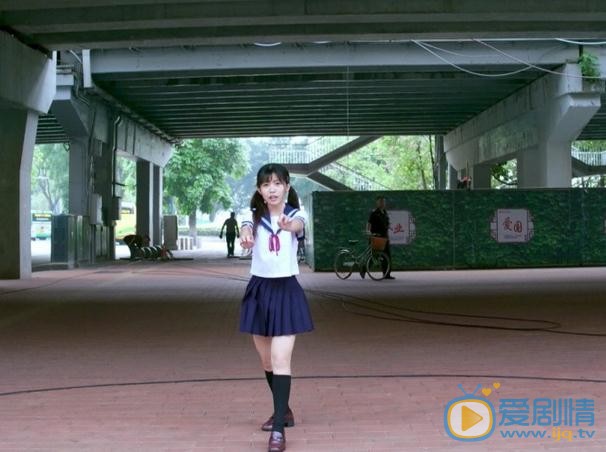 赖美云制服写真 赖美云高清写真_赖美云高清剧照