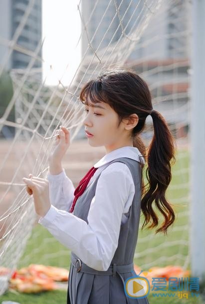 赖美云制服写真 赖美云高清写真_赖美云高清剧照