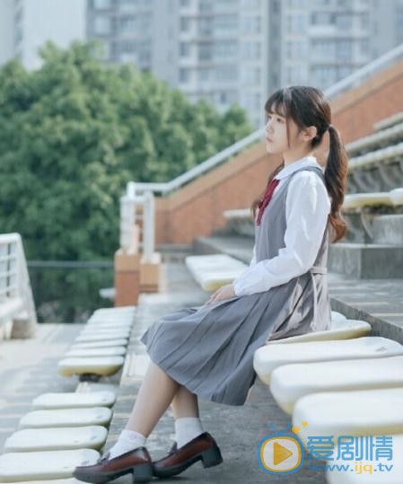 赖美云制服写真 赖美云高清写真_赖美云高清剧照