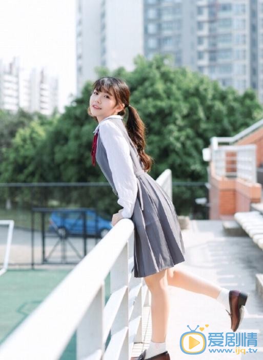 赖美云制服写真 赖美云高清写真_赖美云高清剧照