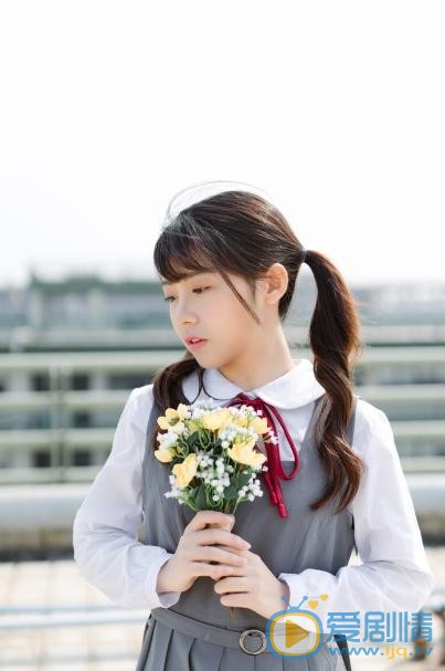 赖美云制服写真 赖美云高清写真_赖美云高清剧照